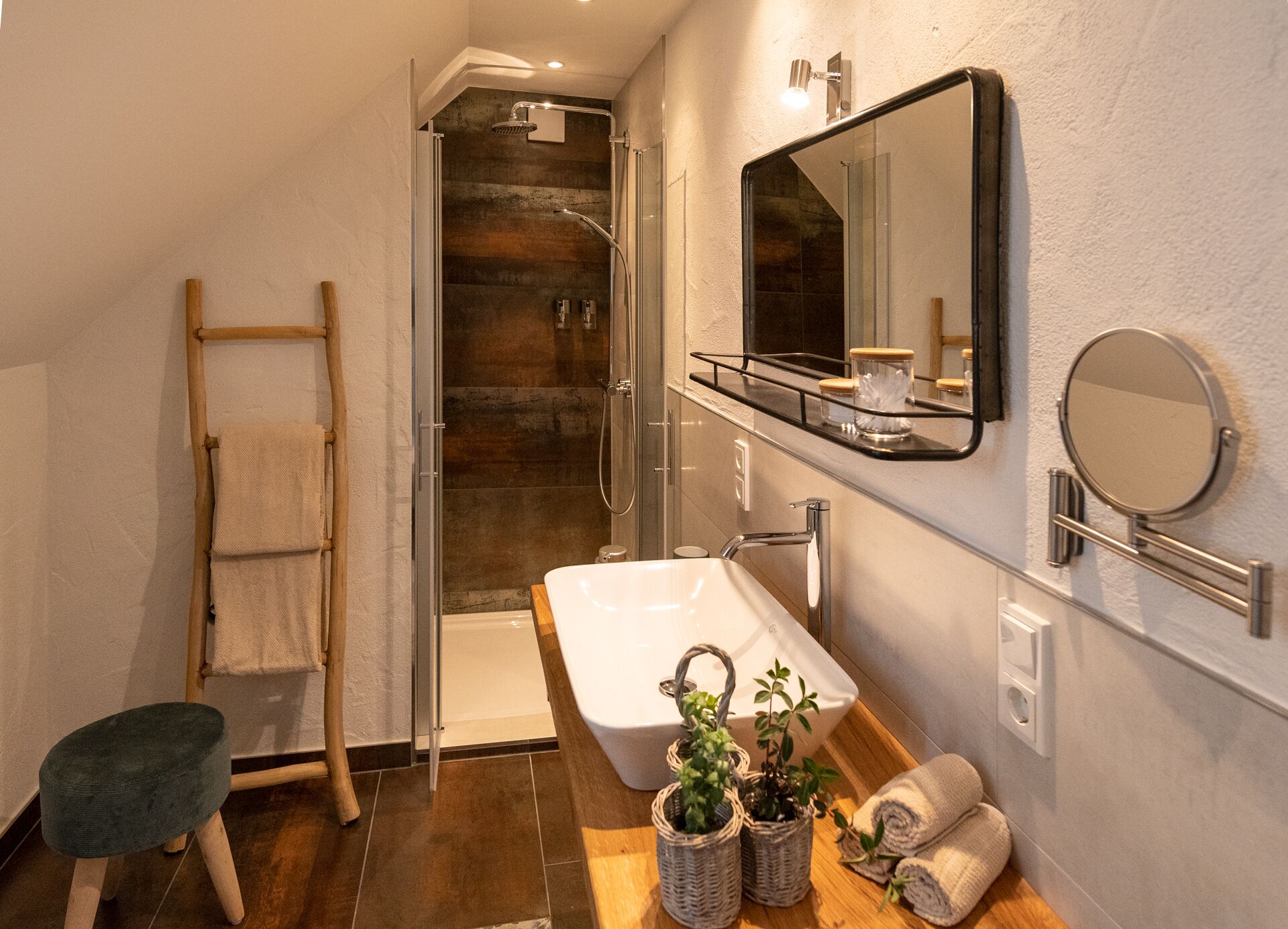 Design-studio, kylpyhuone makuuhuoneen yhteydessä (Rochter Nest ) | Kylpyhuone