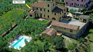 A large villa with multiple buildings, a swimming pool, and surrounding greenery. - THE TERRACE - Apartment in Villa from the beginning of the 20th century (Lastra a Signa)