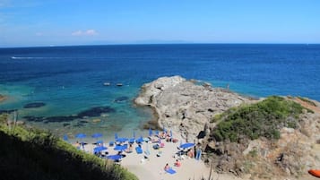 靠近海滩
