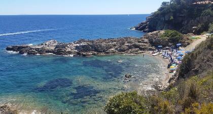 Island D Elba Capo D Arco: Villa on the promontory among flowers and scents
