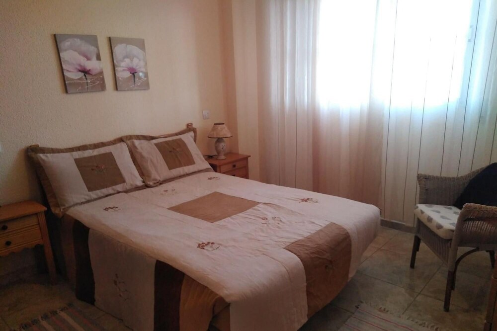 Beautiful Comfortable Holiday home Lift large swimming pool 3min to beach shops