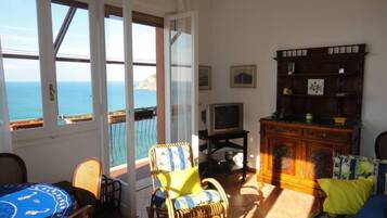 Smart-TV, DVD-Player, Bücher