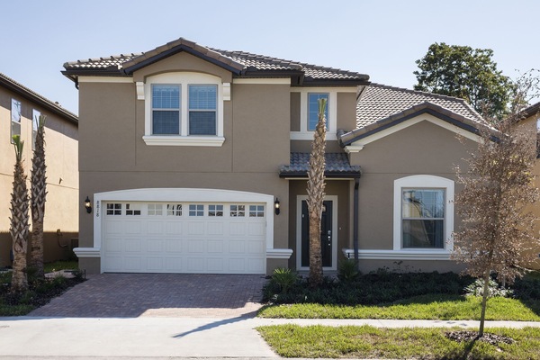 8br/6ba 4000 sqft Luxury pool home