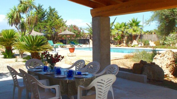 Outdoor dining - Can Bril, Wifi free, Private pool, Garden, 15 Minutes From the beach Es Trenc (Mallorca)