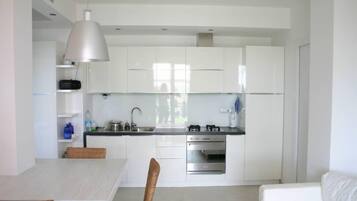 Kühlschrank, Ofen, Herdplatte, Geschirrspüler