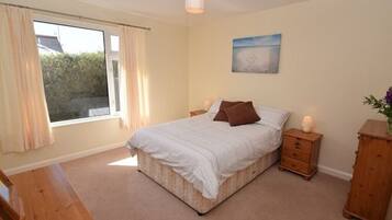 2 Schlafzimmer, BĂŒgeleisen/BĂŒgelbrett, kostenloses WLAN, BettwĂ€sche