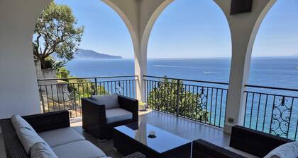 Overview exclusive seaside villa in Sorrento Peninsula