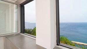 A balcony with a view of the sea and distant land. - Overview exclusive seaside villa in Sorrento Peninsula (Massa Lubrense Sorrento)