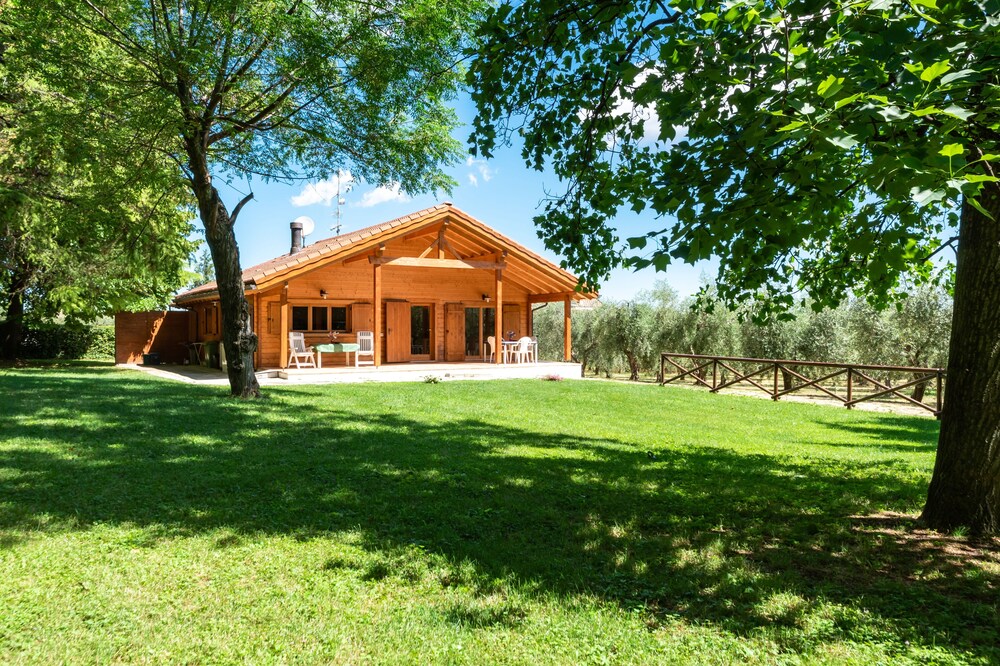 Villa with large garden and swimming pool