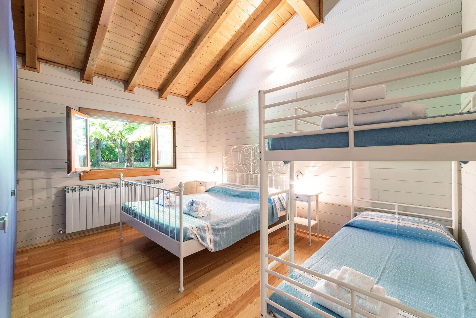 Villa with large garden and swimming pool