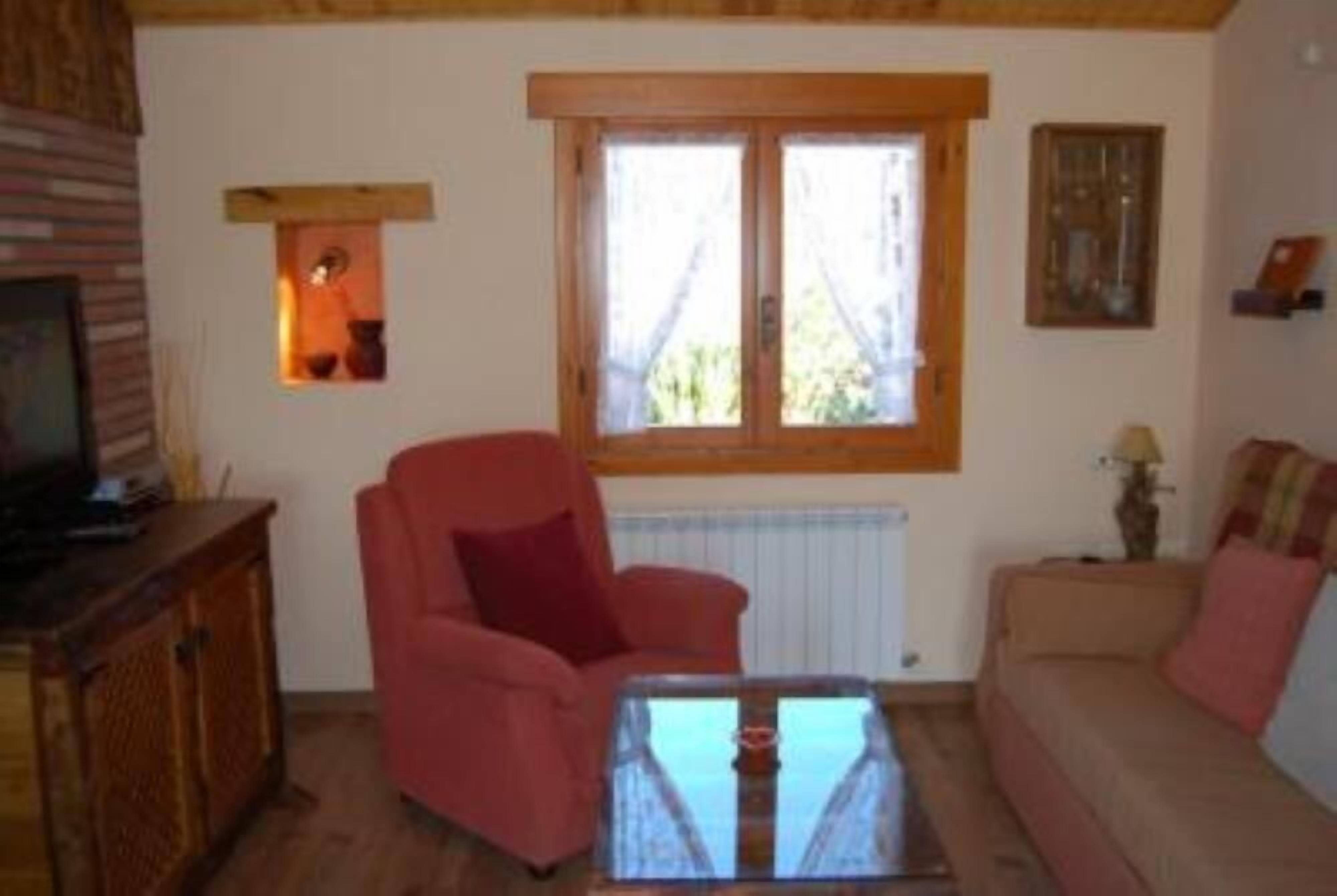 country holiday home - Alueza House with garden