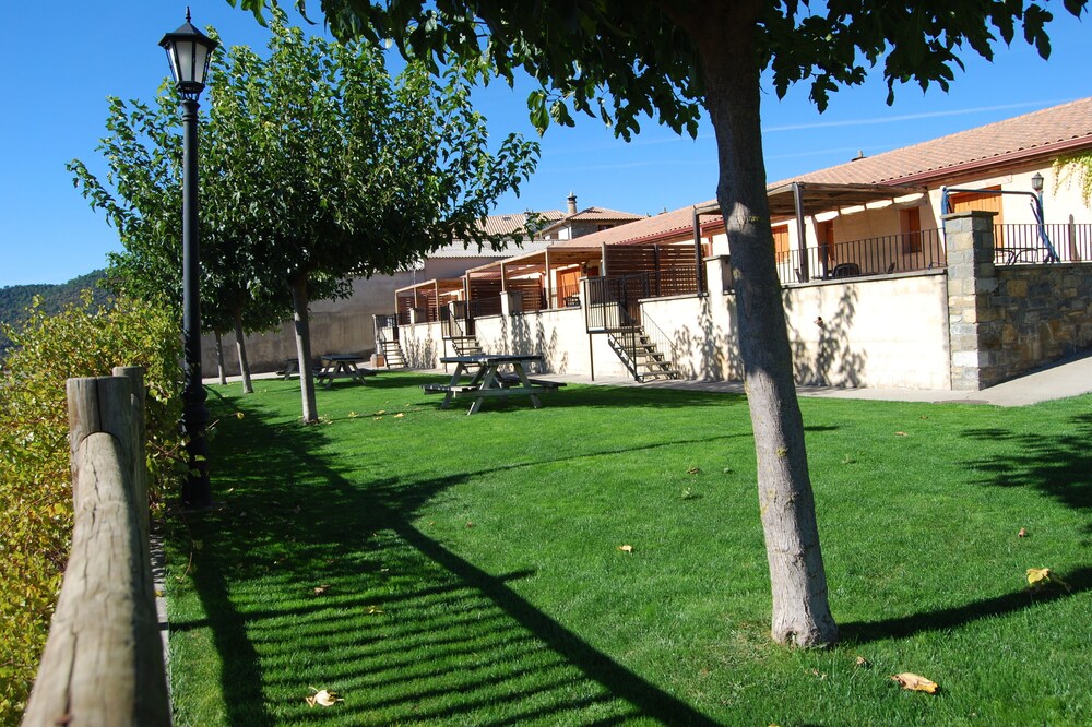 country holiday home - Alueza House with garden