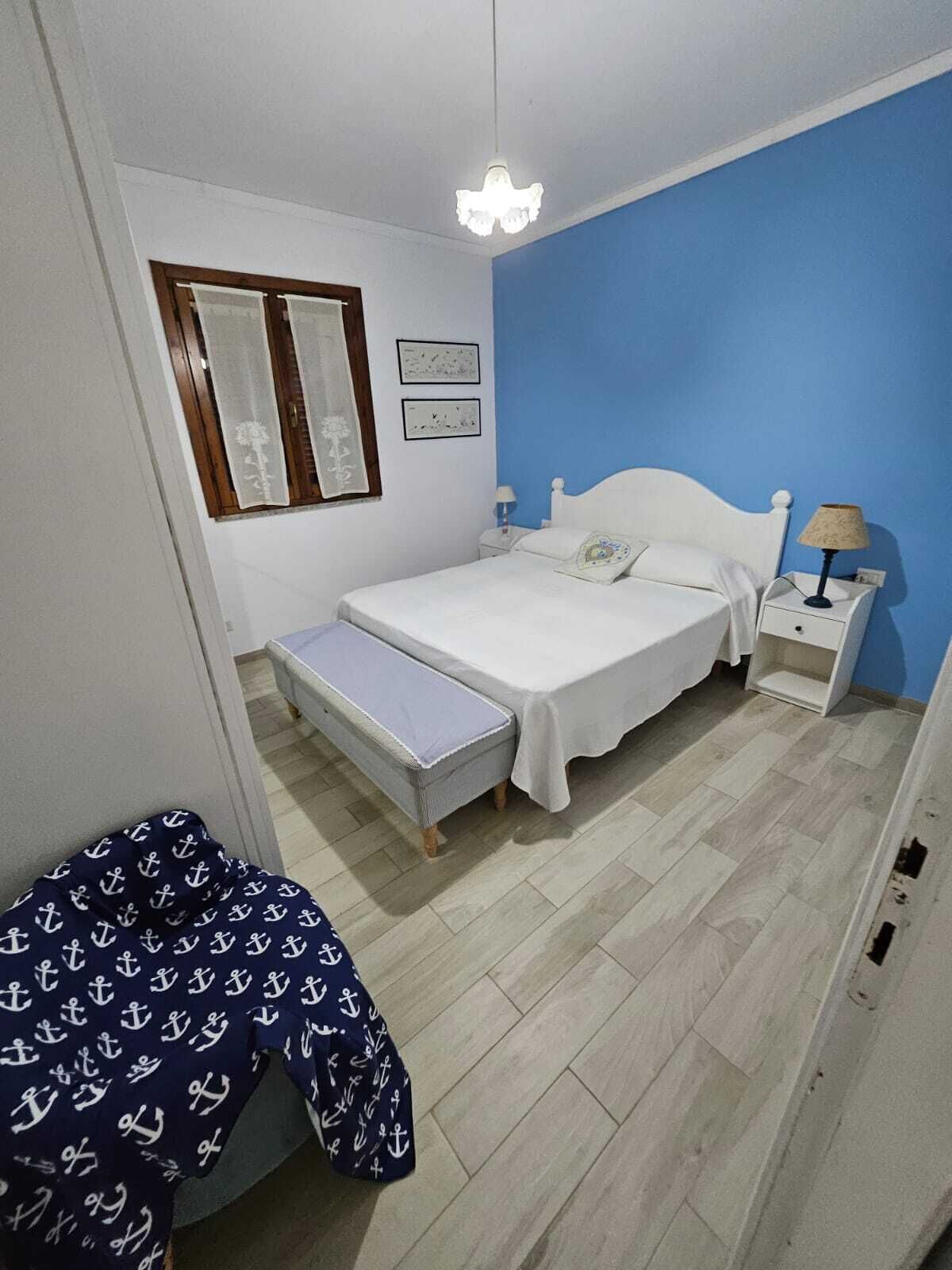 2 Schlafzimmer, Schreibtisch, Bügeleisen/Bügelbrett, Reisekinderbett