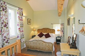 5 Schlafzimmer, Schreibtisch, Bügeleisen/Bügelbrett, kostenloses WLAN