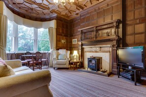 Smart TV, fireplace, DVD player, books