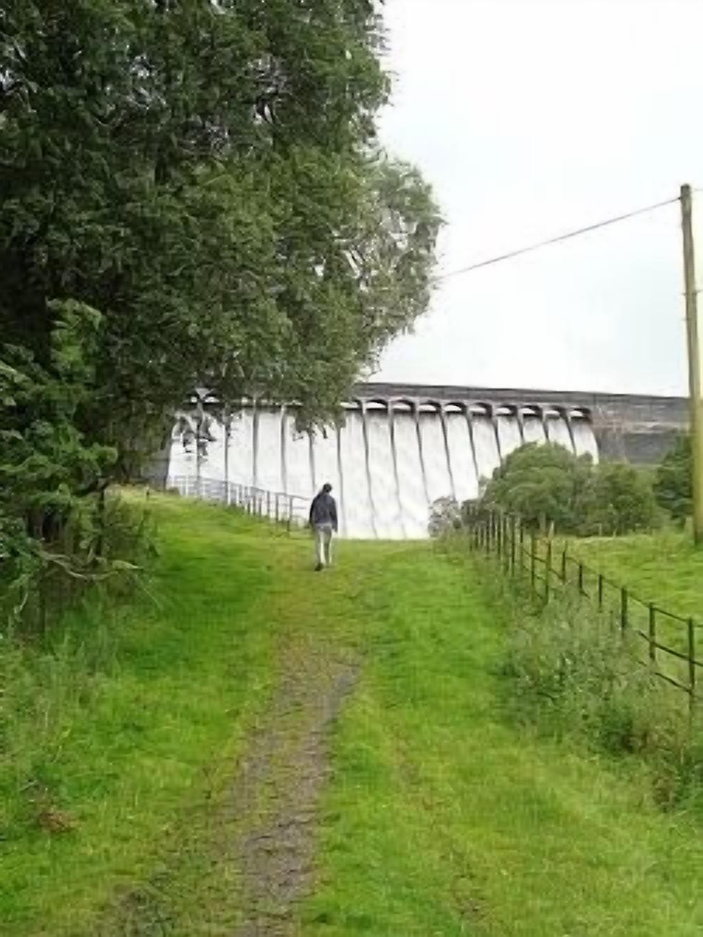 Walk to Crai reservoir