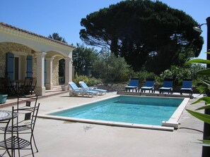 Outdoor pool - Character house with swimming pool in the Drôme with two bathrooms. (Rochegude)