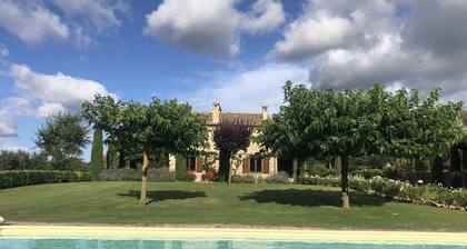 La Dolce Vita! Stunning villa, beautiful surroundings.