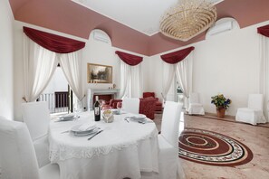 تناول الطعام