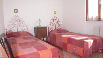 2 Schlafzimmer, Bügeleisen/Bügelbrett, kostenloses WLAN