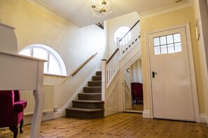 المنشأة من الداخل