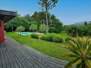 Outdoor pool - Wooden house in a green setting (Fuveau)
