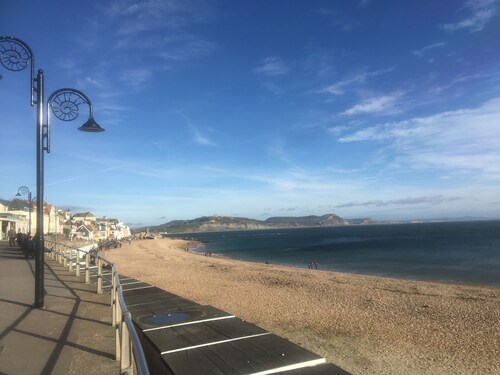 BUTTERCUP COTTAGE in beautiful Devon countryside.