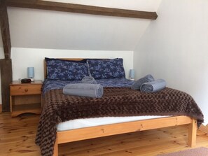 2 chambres, fer et planche à repasser, lit parapluie, Wi-Fi gratuit