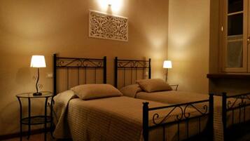 2 chambres, fer et planche à repasser, Wi-Fi gratuit, draps fournis