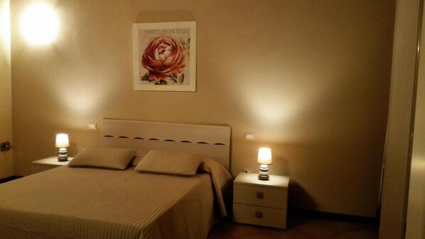 2 dormitorios, tabla de planchar con plancha, wifi gratis y ropa de cama