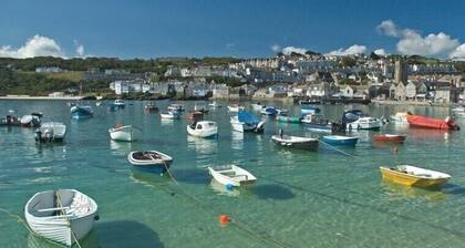 Stunning Luxury Apartment In Carbis Bay, St Ives Close To The Beach with Parking