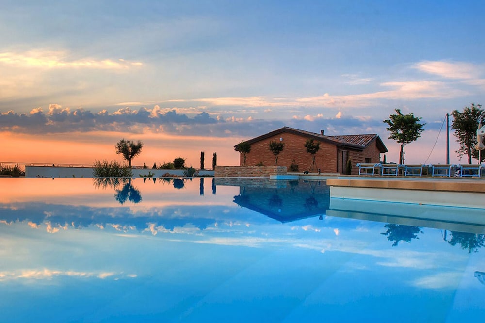 Le Orchidee Luxury Country Villa with pool just minutes from the Riviera