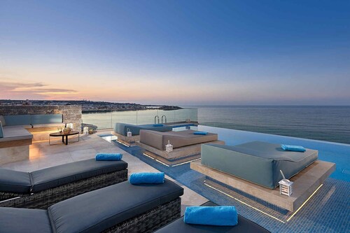 NOUVEAU appartement en bord de mer, familial, calme et central avec piscine à débordement