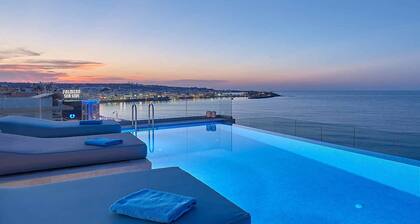 Seafront Apt, beachfront, quiet & central with infinity pool