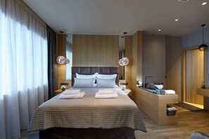 3 bedrooms, in-room safe, desk, iron/ironing board
