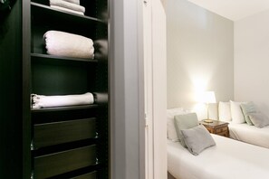 2 chambres, fer et planche à repasser, accès Internet, draps fournis