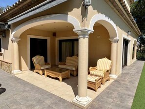 Terrace/patio - Luxury house Judibar on the Costa Brava with gardens, swimming pool and barbecue (Girona)