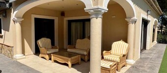 Luxury house Judibar on the Costa Brava with gardens, swimming pool and barbecue