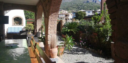 HOUSE WITH VERANDA AT A FEW STEPS FROM THE SEA