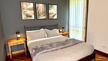 3 bedrooms, iron/ironing board, free WiFi, bed sheets