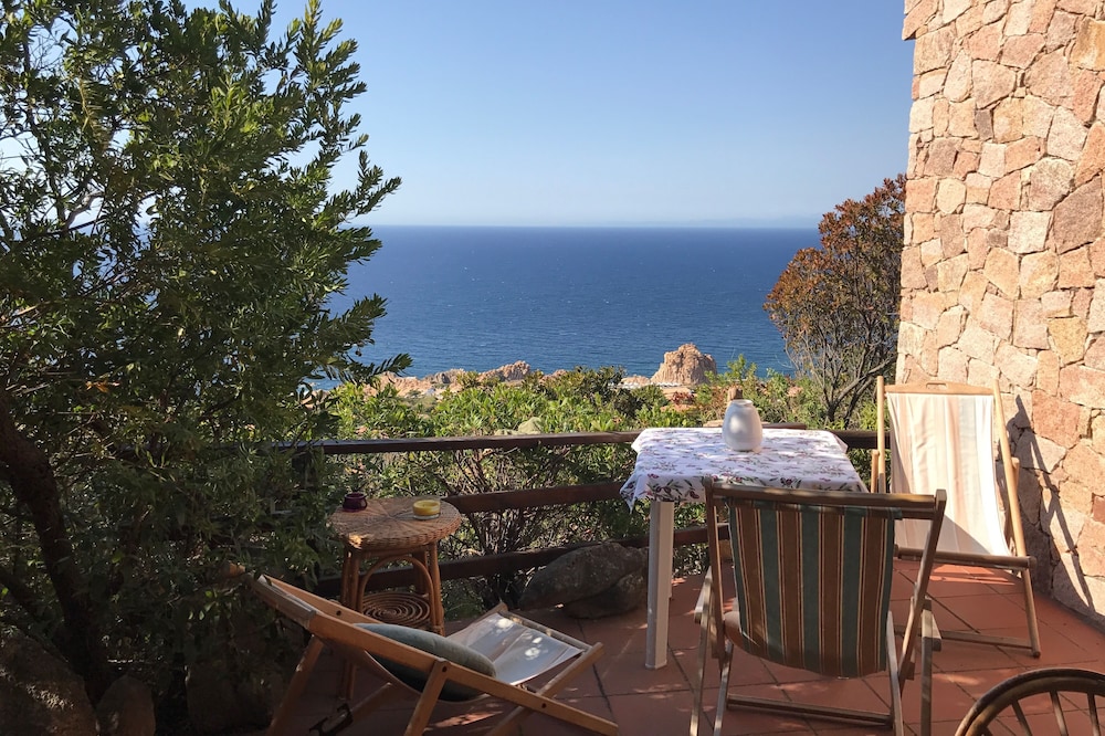 Sardinia, Costa Paradiso: cottage in the green with 180 ° sea view