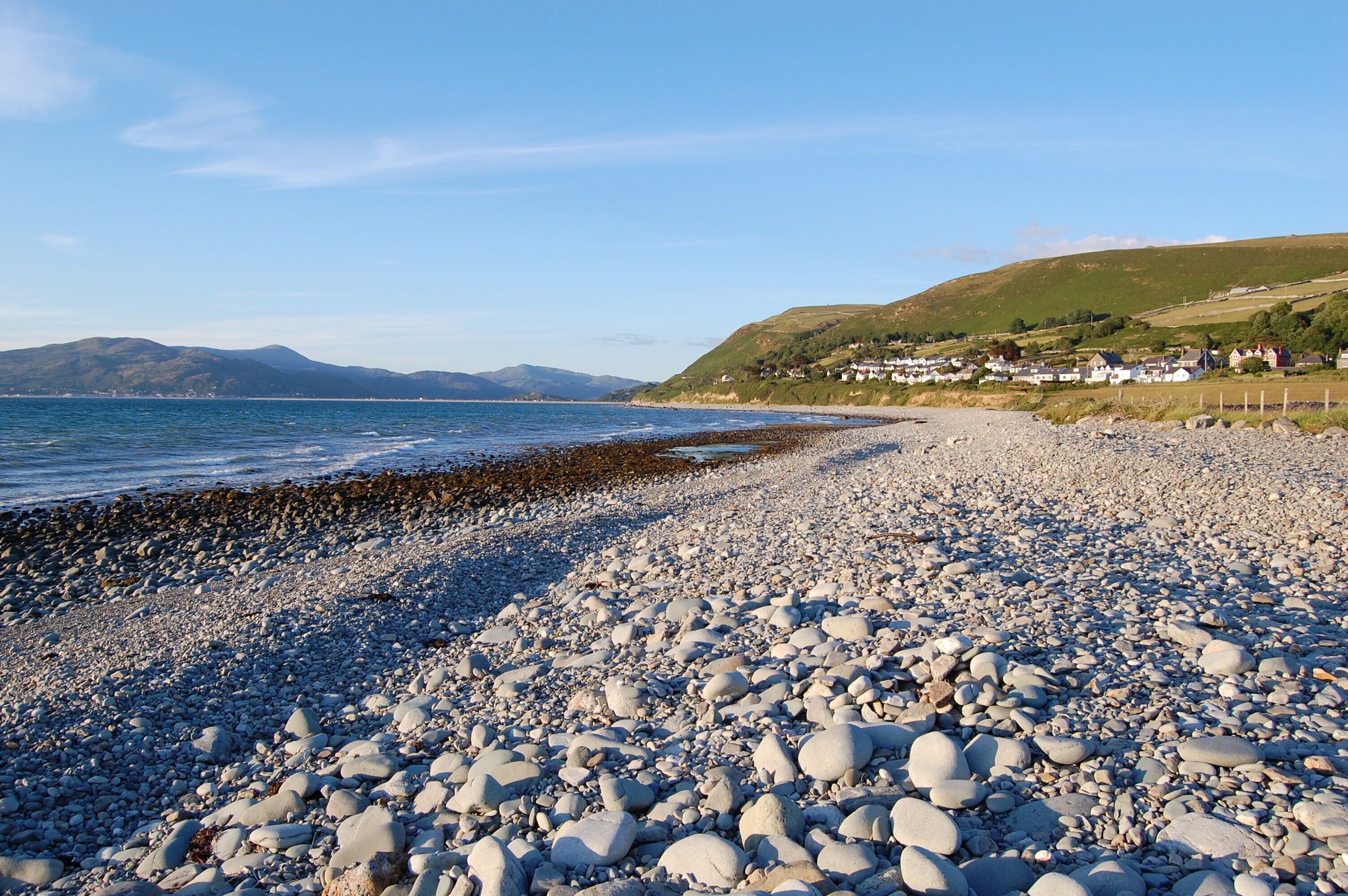 Beach nearby, sun-loungers, beach towels