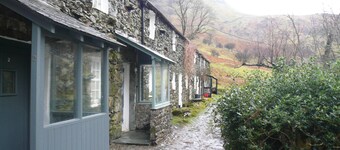 Cosy, romantic fellside cottage hidden in the Glencoyne valley