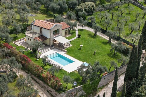 BEAUTIFUL VILLA WITH ALL THE COMFORTS 