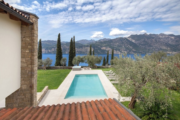 Outdoor pool - BEAUTIFUL VILLA WITH ALL THE COMFORTS (malcesine)