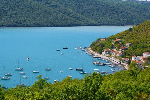 Romantische private Villa m/ Pool, wenige Minuten vom Meer entfernt, umgeben von Natur