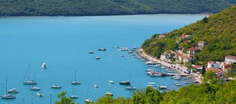 Romantic private villa w/ pool, 3 minutes from the beach, surrounded by nature