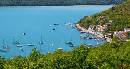 Romantic private villa w/ pool, 3 minutes from the beach, surrounded by nature