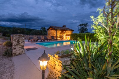 Romantic private villa w/ pool, 3 minutes from the beach, surrounded by nature