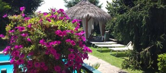 Lariano: Gorgeous Villa House with park, barbecue pool and tennis court